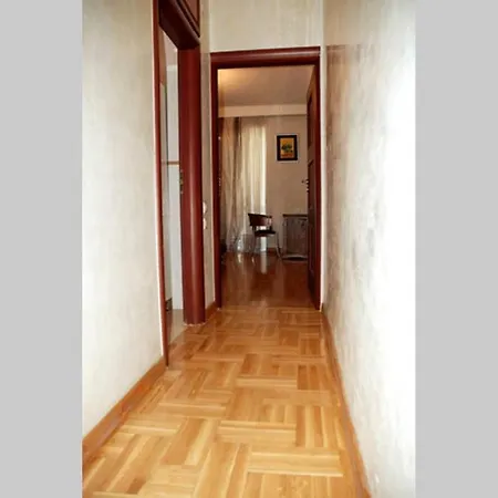 Elegant Luminous Downtown Daire *