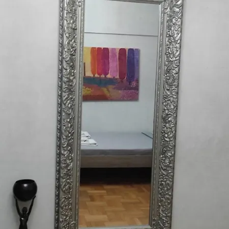 Elegant Luminous Downtown Daire
