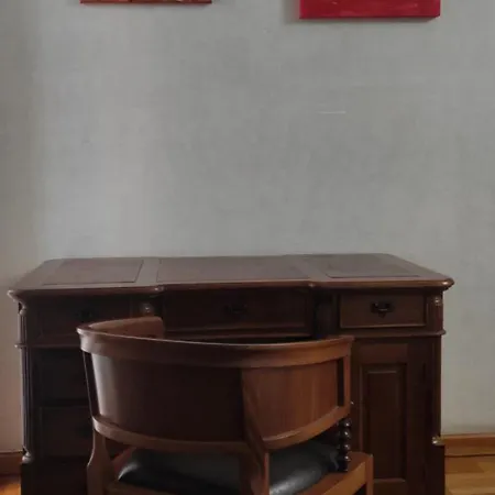 Elegant Luminous Downtown Apartment *